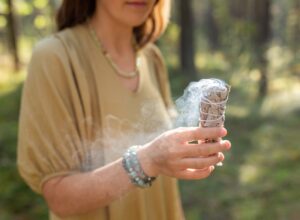 Woman with smudge for how to prepare for a Reiki session or Reiki sessions